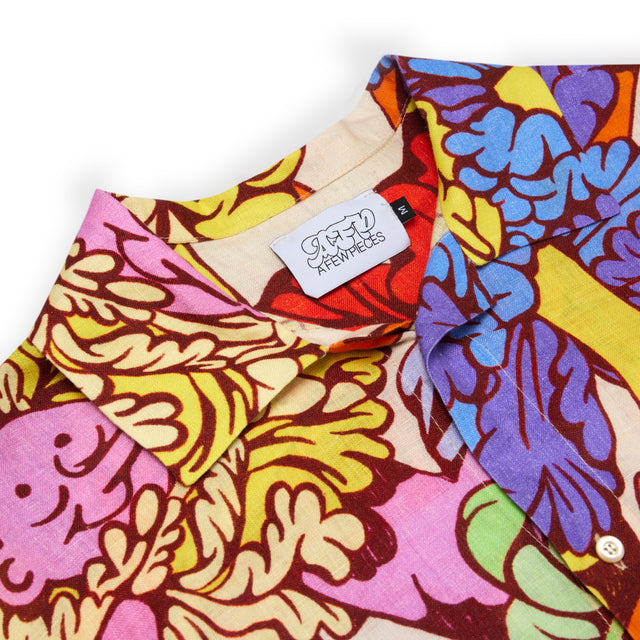 Print and collar detail of the shirt by Illu a la cool