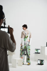 Model is 188 cm / 6'2 ft tall and wears size M.