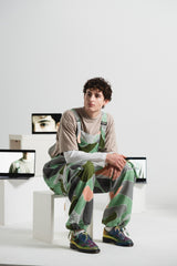 Model is 188 cm / 6'2 ft tall and wears size M.