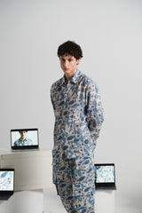 Model is 188 cm / 6'2 ft tall and wears size L.