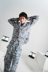 Model is 188 cm / 6'2 ft tall and wears size M.