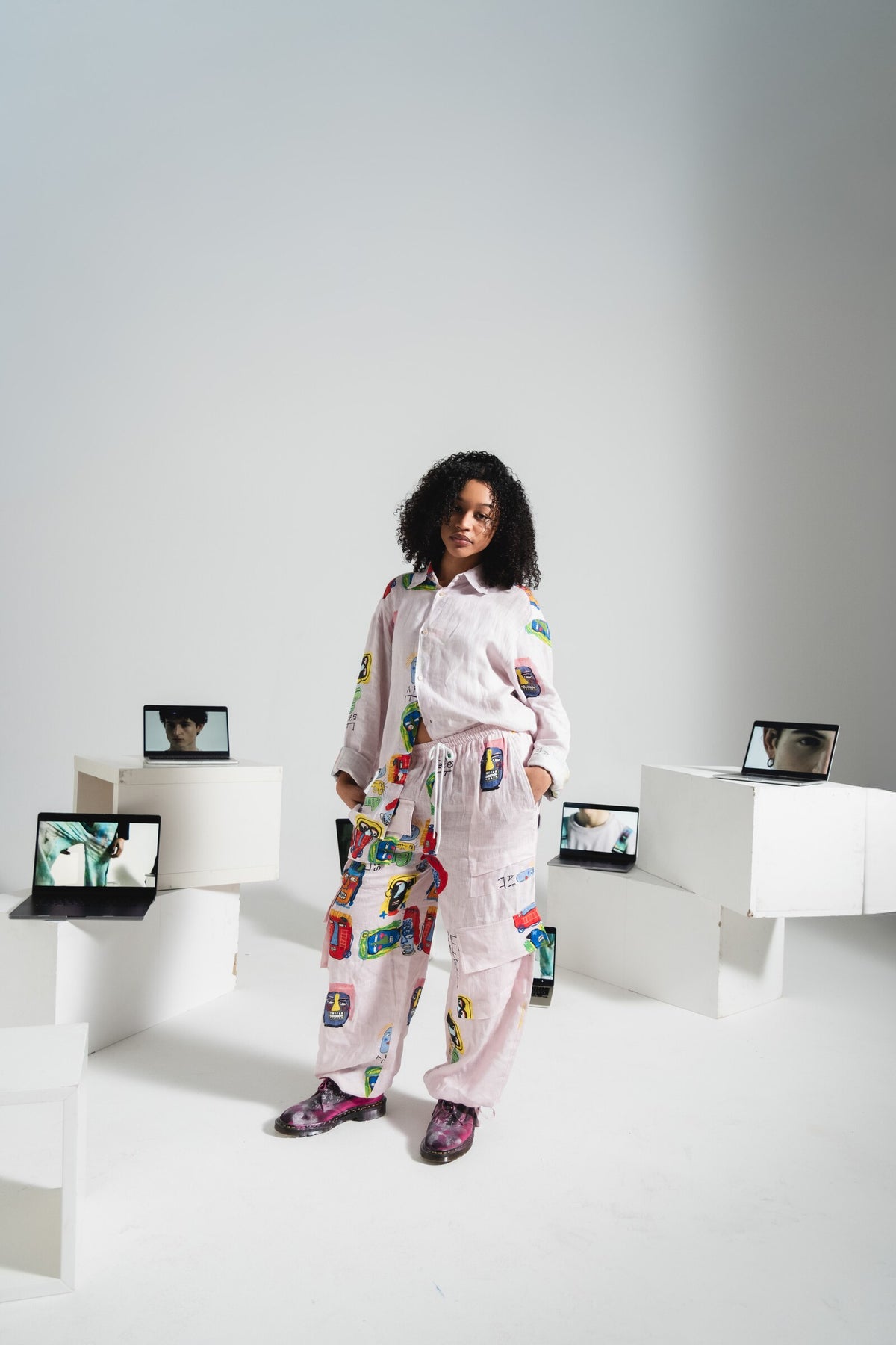 Model is 169 cm / 5'54  ft tall and wears size M.