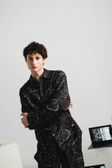 Model is 188 cm / 6'2 ft tall and wears size M.